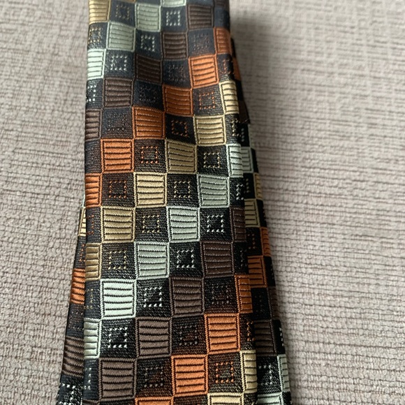 tie - Picture 11 of 13